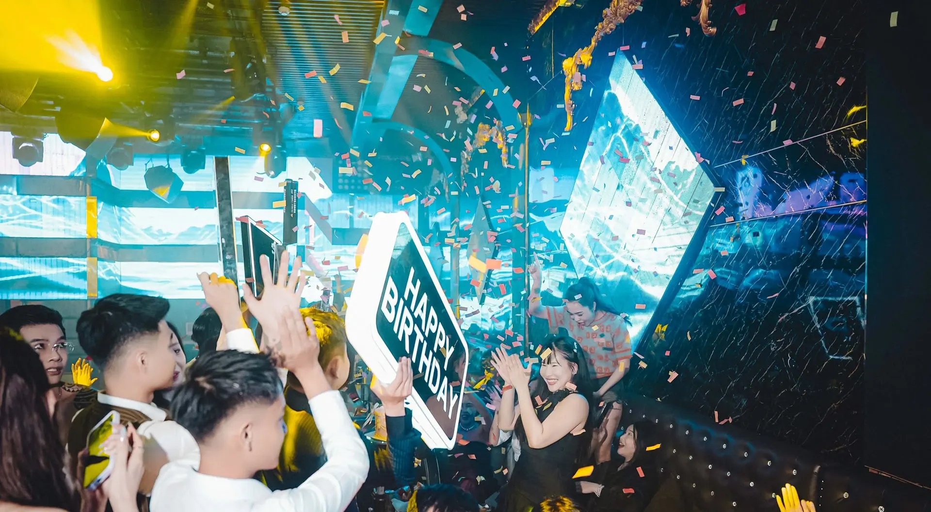 Một đêm tại 9E Club