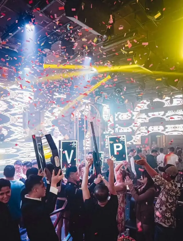 Một đêm tại 9E Club